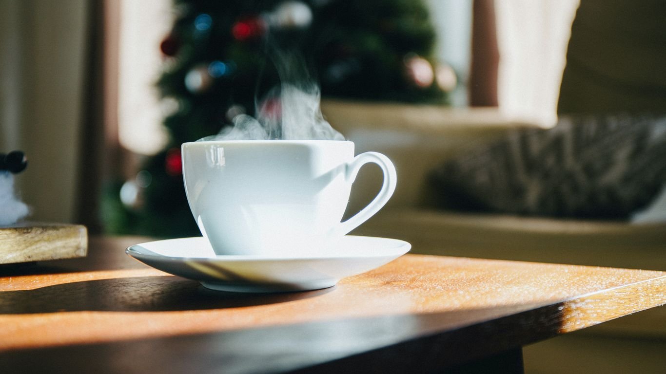 Cozy Winter Nights: How to Create a Warm Christmas Ambiance With Homemade Items