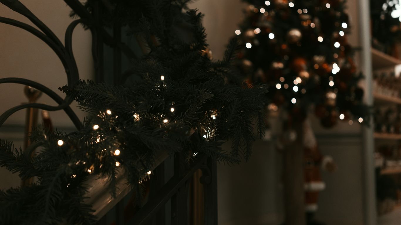 Rustic Holiday DIYs: 15 Zero-Waste Christmas Decorations from Your Homestead