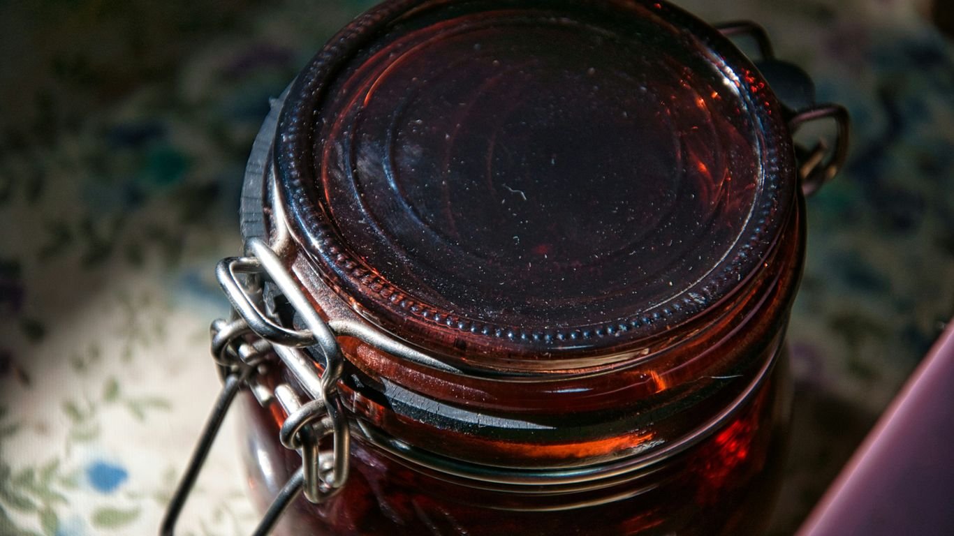 Canning-Themed Gift Baskets: Perfect Presents for Food Preservers